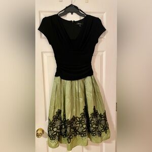 SL Fashions women's V-neck cocktail dress - Size 6M